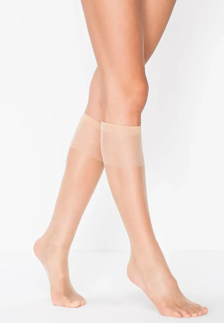 Șosete Penti Fit 15 DEN, fără vârf, sub genunchi, lucioase – Bej deschis