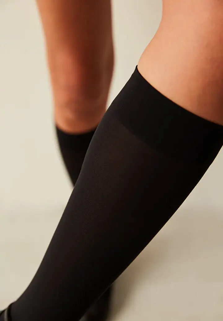 Șosete Penti Micro 40 DEN sub genunchi – Negru, semi-opace și mate