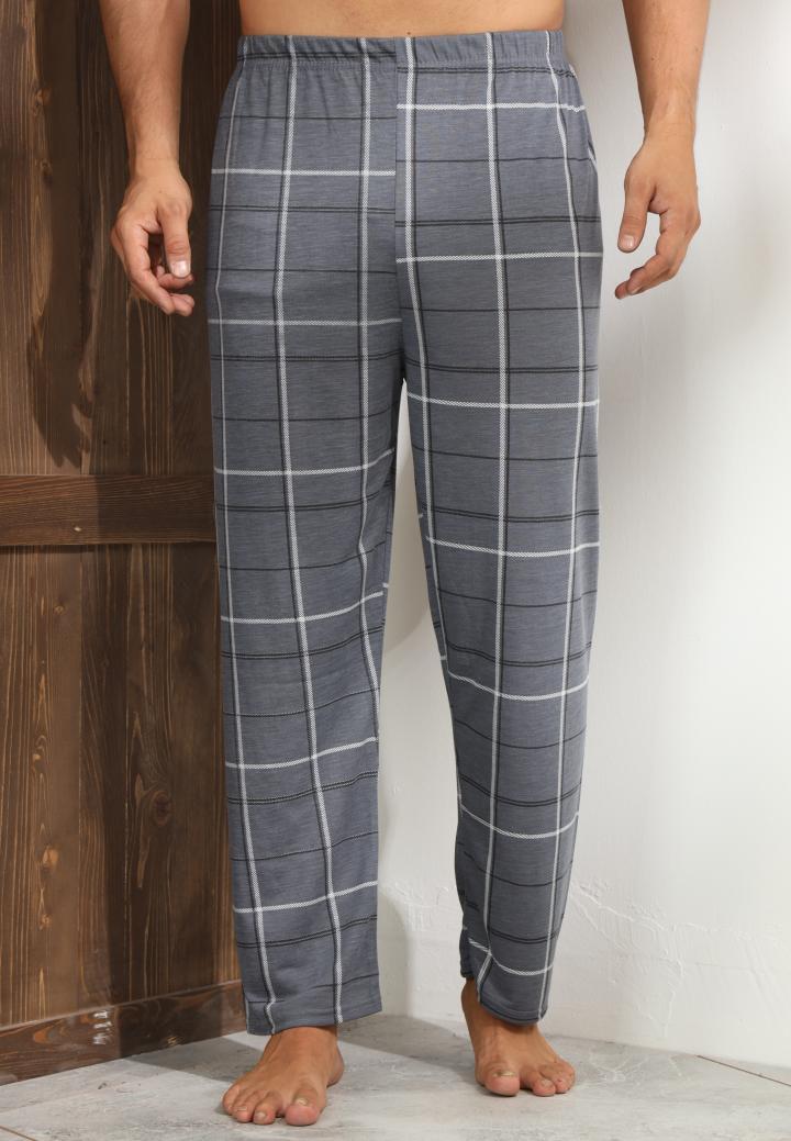 Pantaloni pijama bărbați gri închis cu croială lejeră și model elegant în carouri