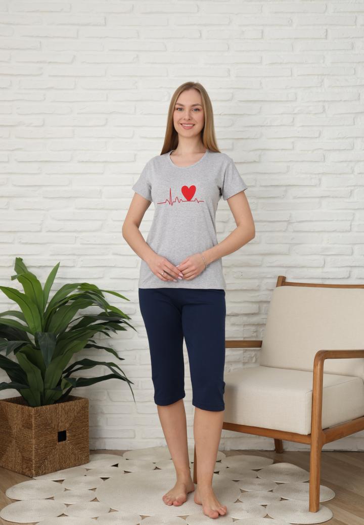 Pijama Dama Mânecă Scurtă și Pantaloni Trei Sferturi - Imprimeu Inimă, Gri